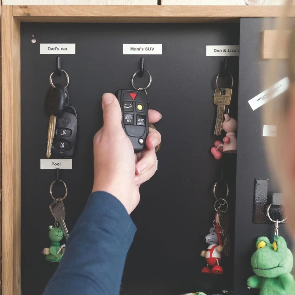 FITA PARA ROTULADOR ELETRONICO 12MMX4MTS POLIESTER PTO/BRANCO IMEX (UNIDADE) - imagem 3